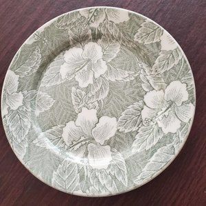 4 vintage Wallace Hibiscus Pattern plates.